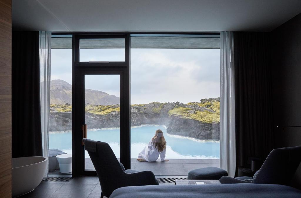 Екстравагантні місця для відпустки The Retreat At Blue Lagoon Iceland View from Inside