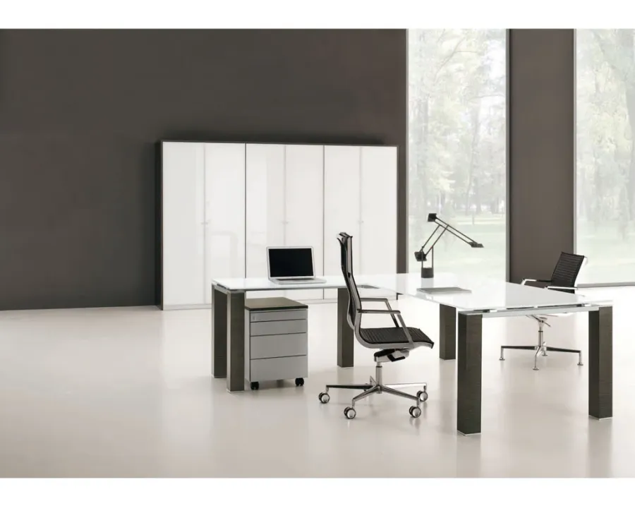 Кабінетний стіл