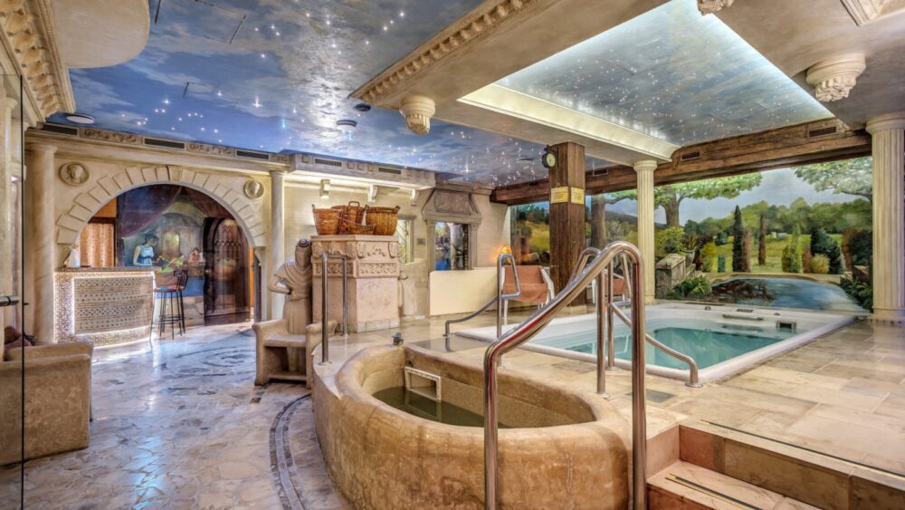 Готель Manor House