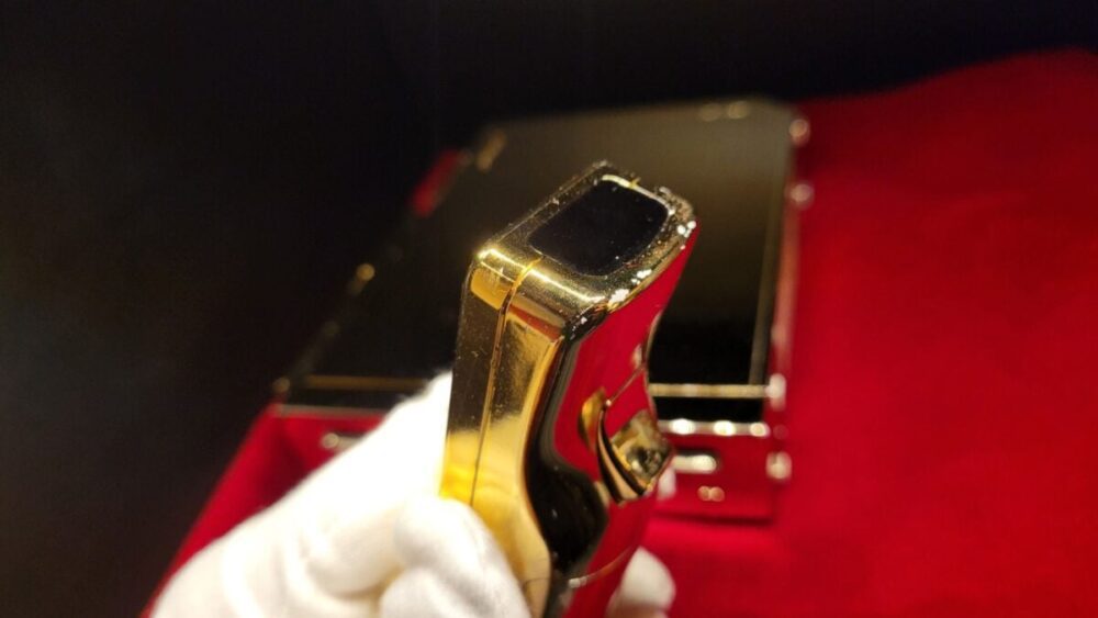 Консоль із 24-каратним золотом