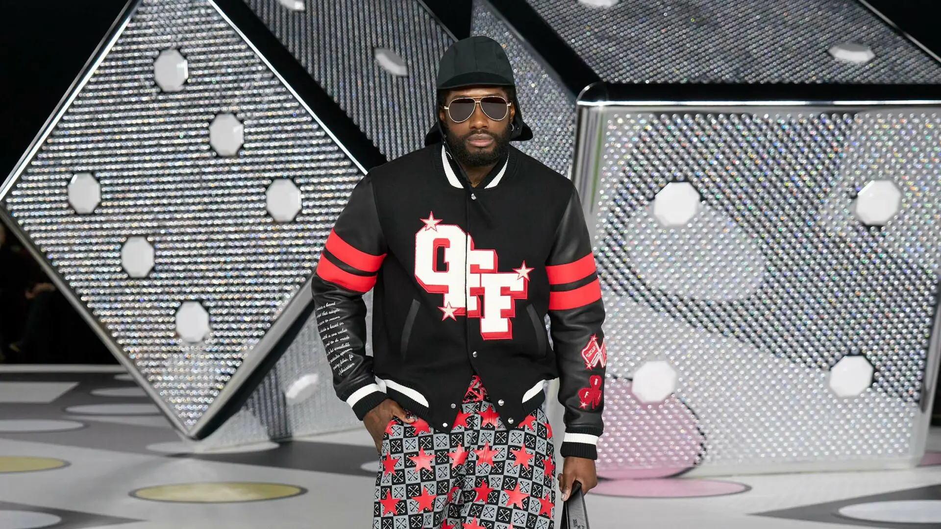 Розкішний бренд одягу продано