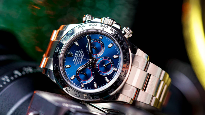 Розкішний годинник