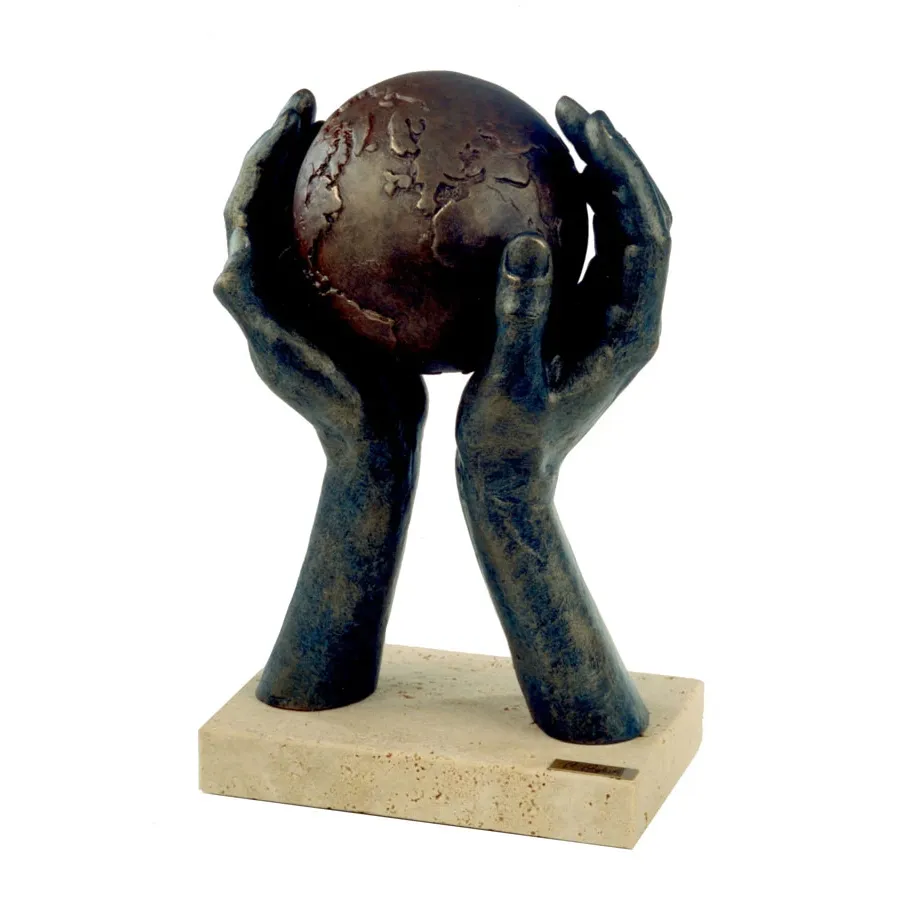 Скульптура до 15-річчя компанії